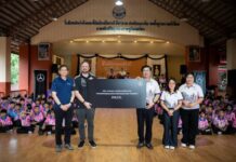 เมอร์เซเดส-เบนซ์ ลงพื้นที่มอบทุนการศึกษา 300,000 บาท ให้กับโรงเรียนเยาววิทย์
